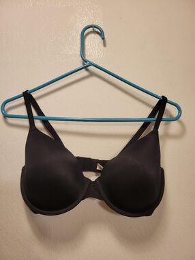 PINK Victoria's Secret Black Contour T-Shirt Bra